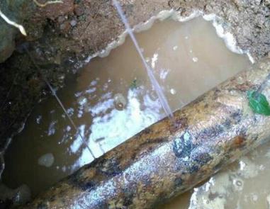 靖远楼顶渗水维修公司分享下地暖漏水的原因及检测方法。